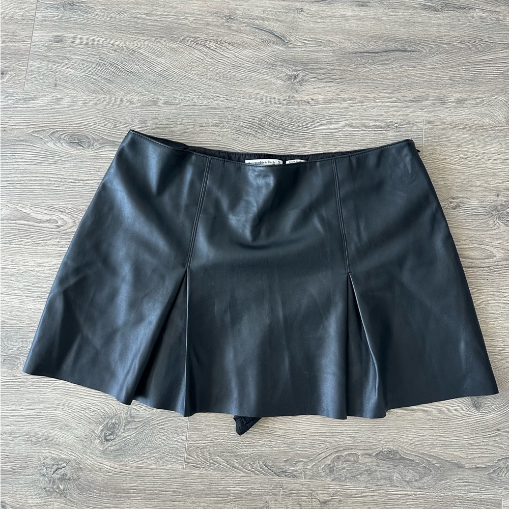 Abercrombie Black Leather Pleated Skirt XL